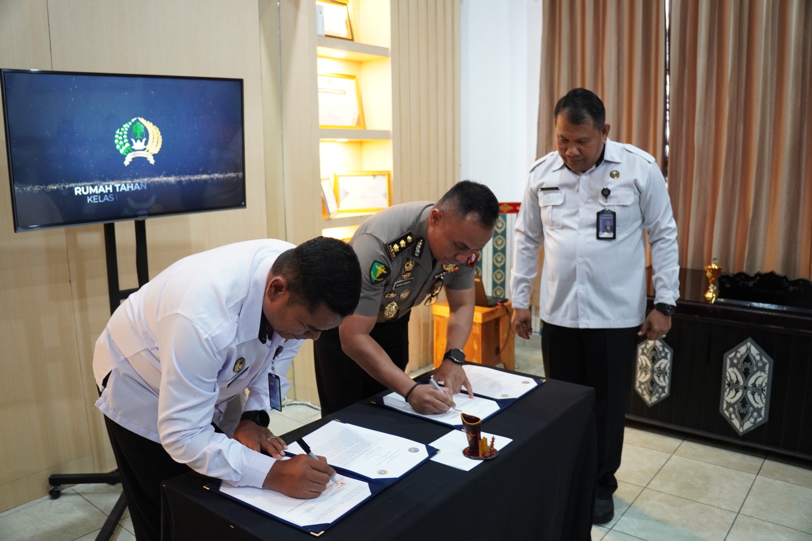 Perkuat Sinergi Layanan Kesehatan, Rumkit Bhayangkara Tandatangani Perjanjian Kerjasama Rujukan Pasien Bersama Rutan Kelas IIA