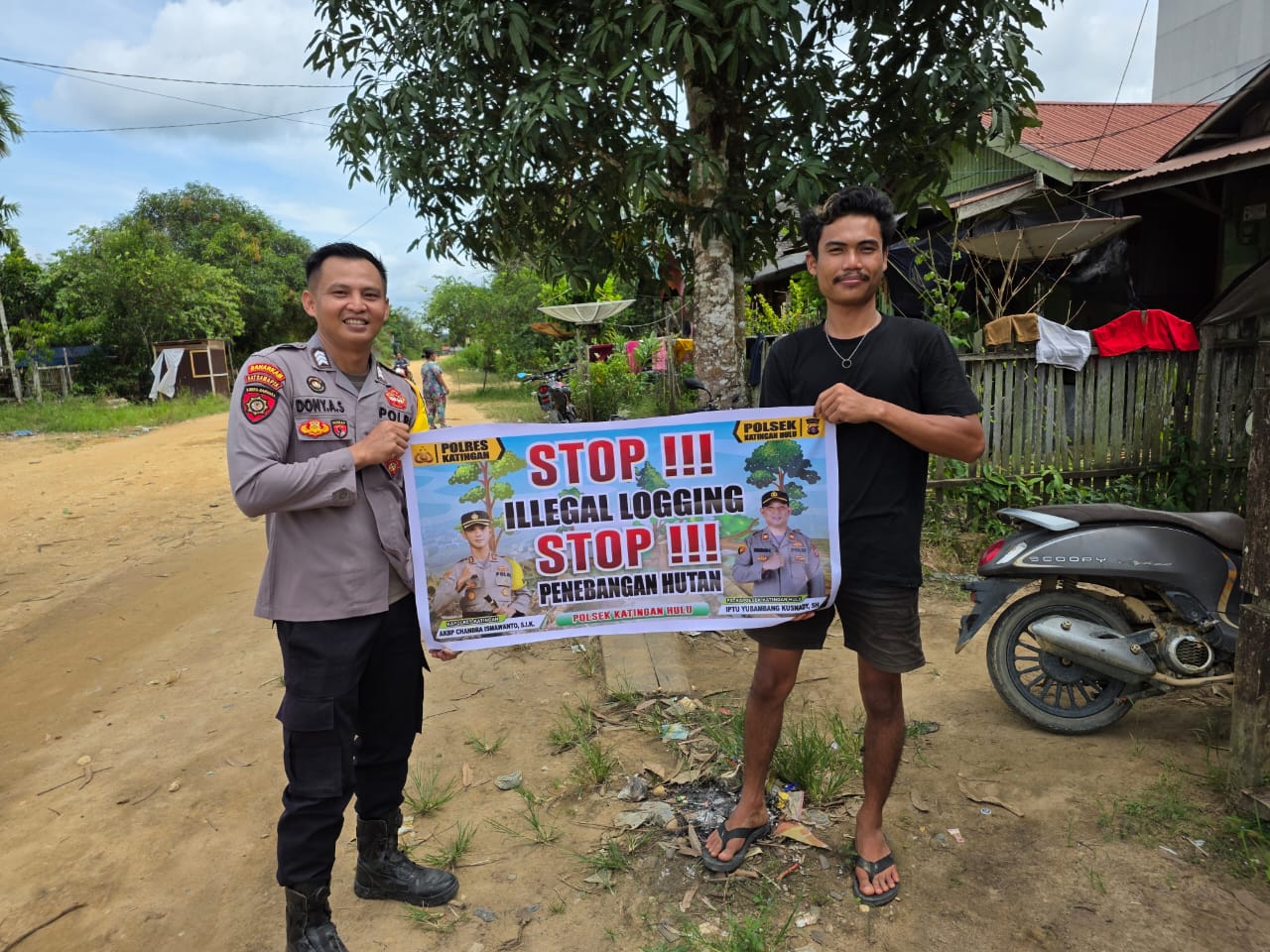 Upaya Pencegahan Penebangan Hutan secara Liar (Ilegal Logging), Bhabinkamtibmas sosialisasi kepada masyarakat.