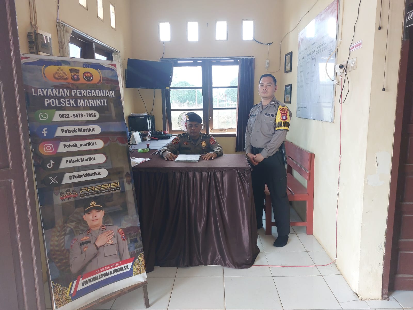 Pelayanan Kepada Warga Piket Polsek Marikit Responsif dan Proaktif kepada warga Kec. Marikit.