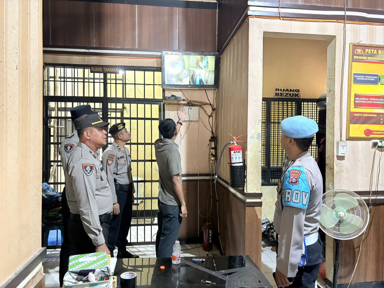 Serah Terima Piket Jaga dan Pengecekan Tahanan di Polres Katingan: Upaya Meningkatkan Keamanan dan Ketertiban