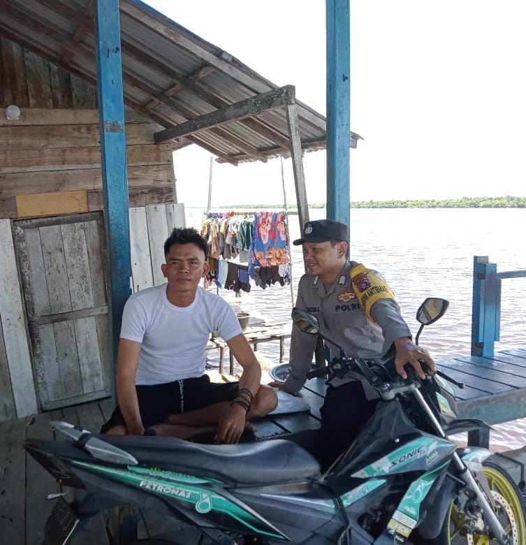 Harkamtibmas , Personil Polsek Katingan Kuala Sambang masyarakat
