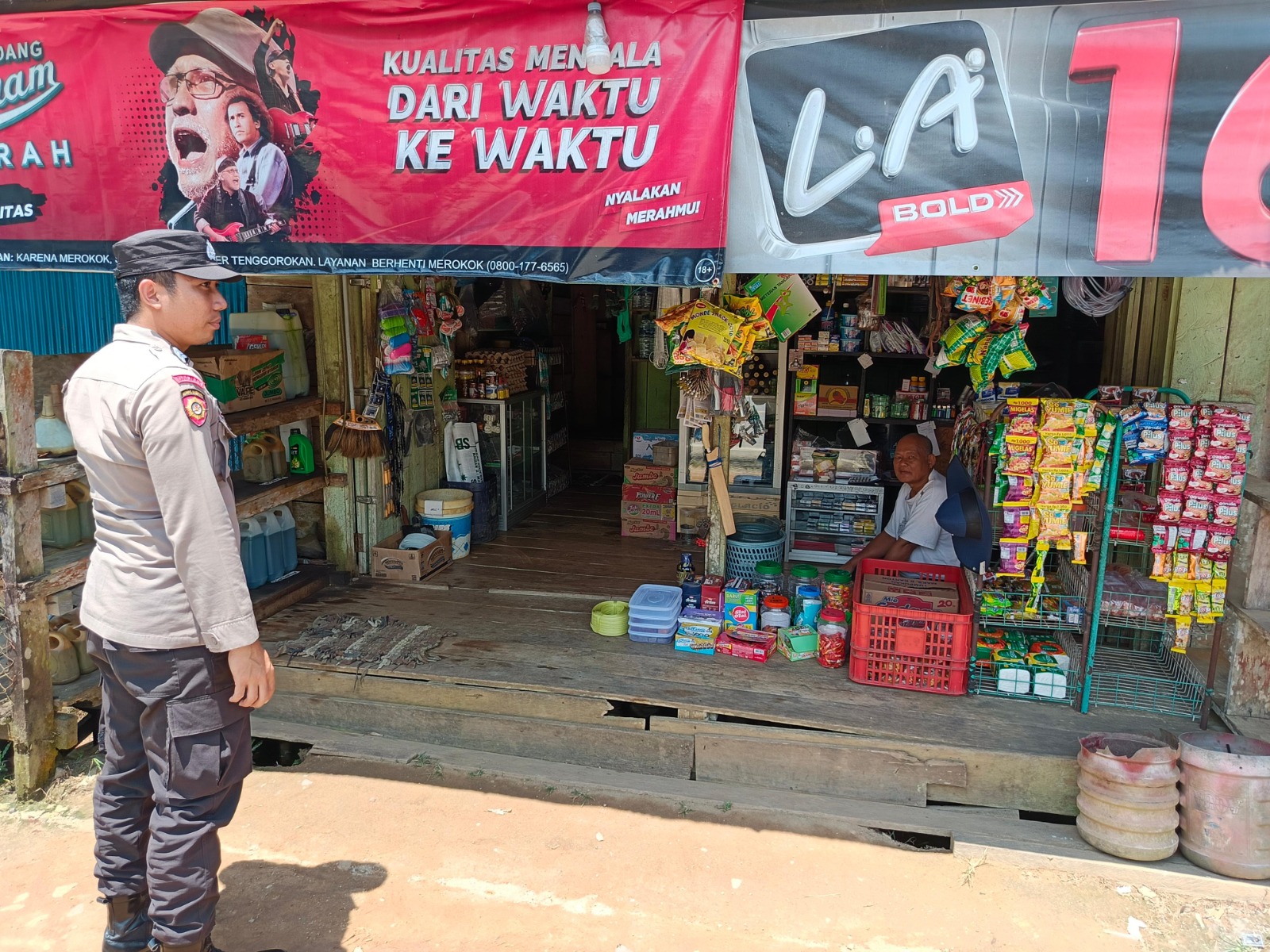 Piket Polsek Delang Silaturahmi Ke Masyarakat