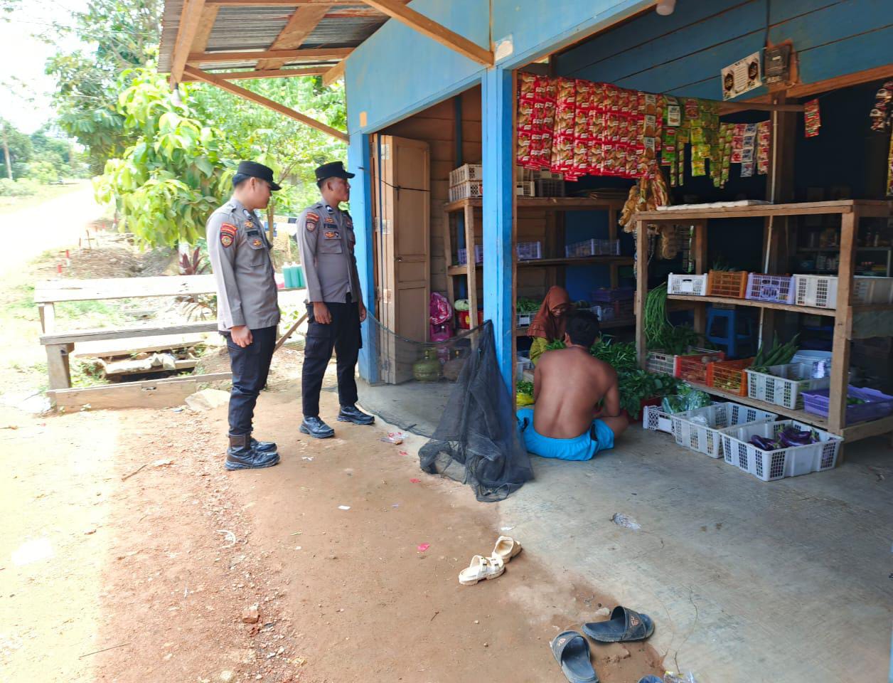Personel Polsek lamandau melaksanakan sambang kerumah warga
