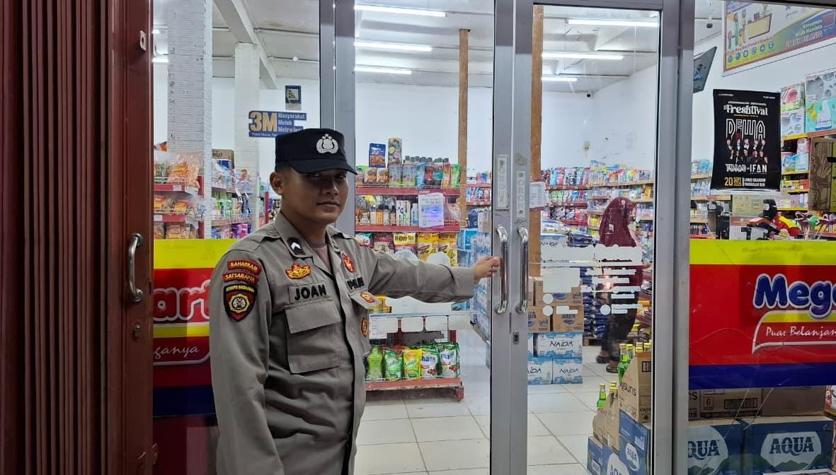 Piket Polsek Patroli kepertokoan diwilkum Polsek Sematu Jaya