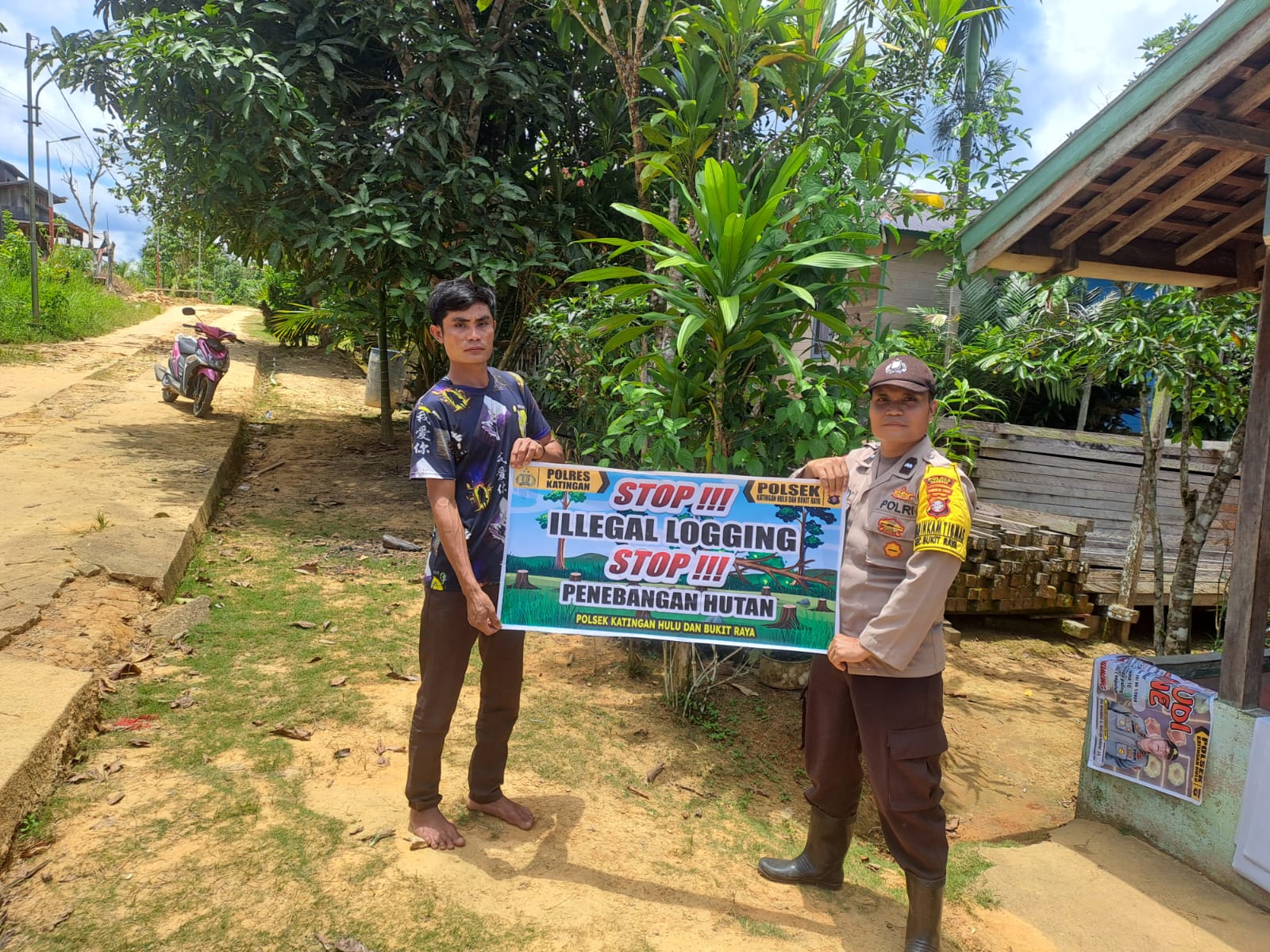 Upaya Pencegahan Penebangan Hutan secara Liar (Ilegal Logging), Bhabinkamtibmas sosialisasi kepada masyarakat.