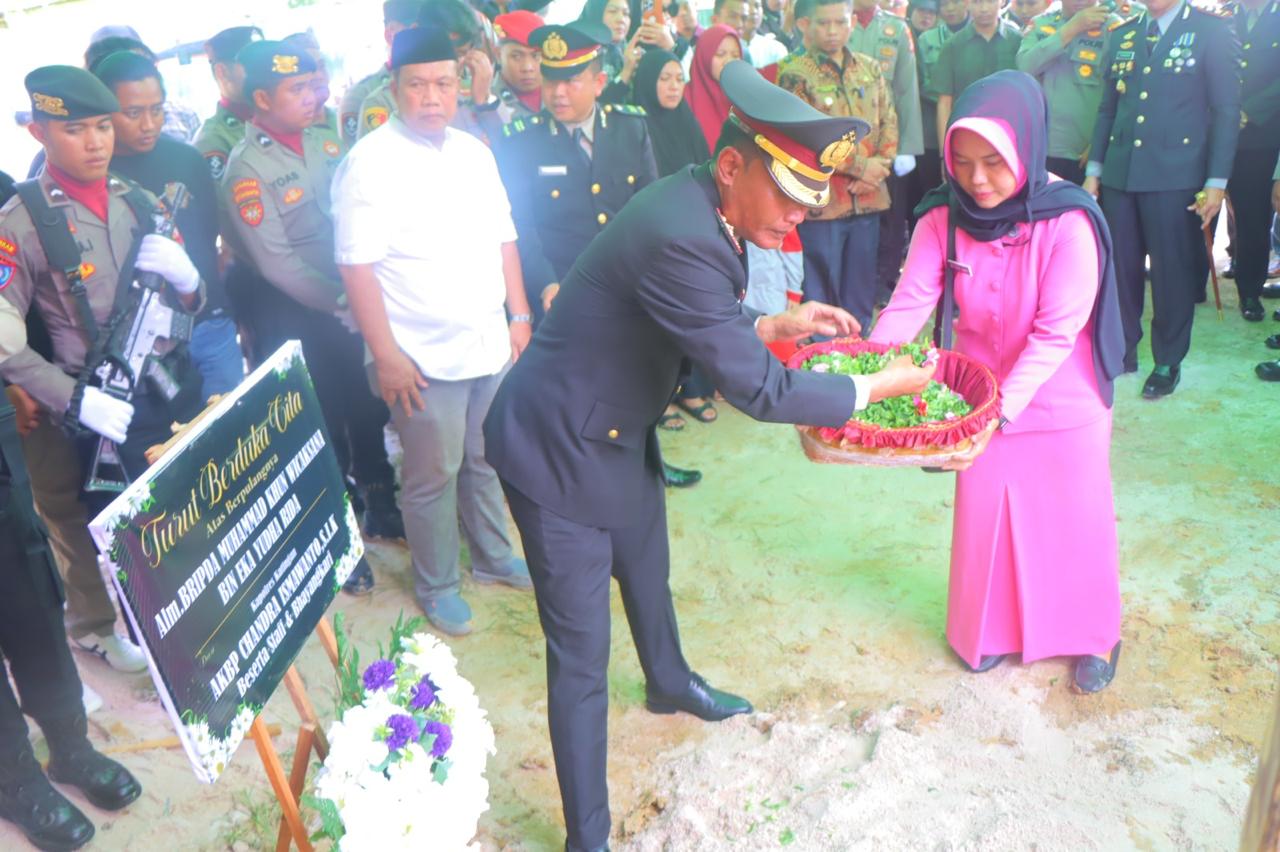 Kapolres Katingan Pimpin Apel Pemakaman