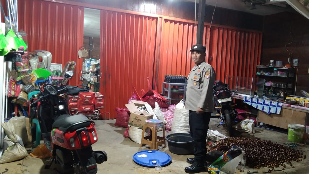 Piket Polsek Delang Silaturahmi Ke Masyarakat