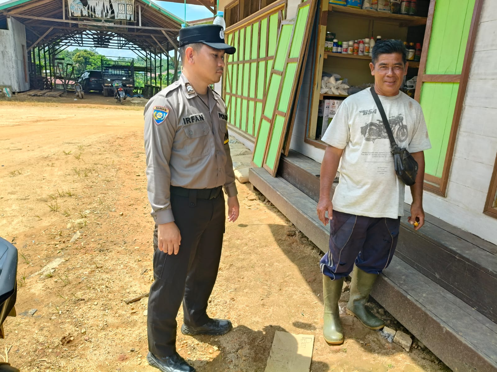 Tingkatkan Sitkamtibmas yang Kondusif ,Polsek Marikit laksanakan Patroli ke Obvit dan pemukiman warga.