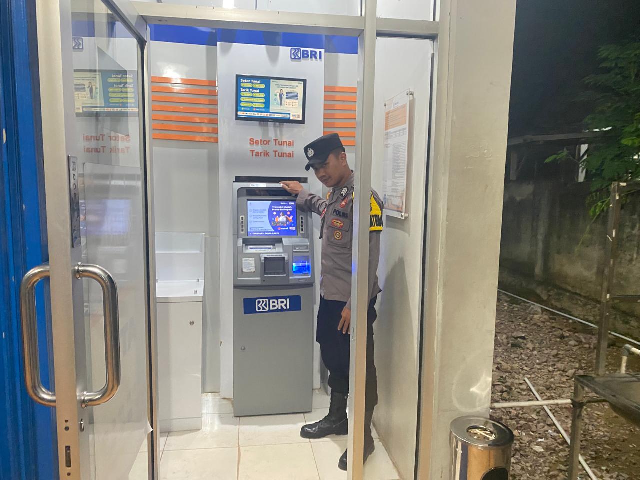 Piket Polsek Patroli dimalam hari ke Perbankan Atm