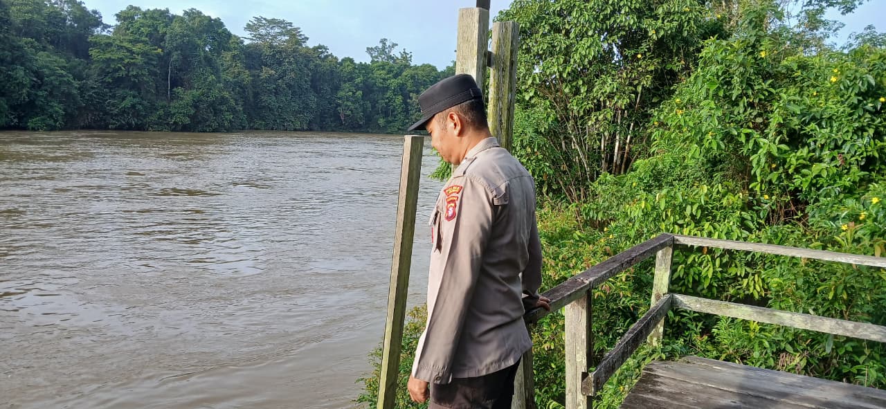 Piket Polsek Cek Debit Air Sungai Lamandau