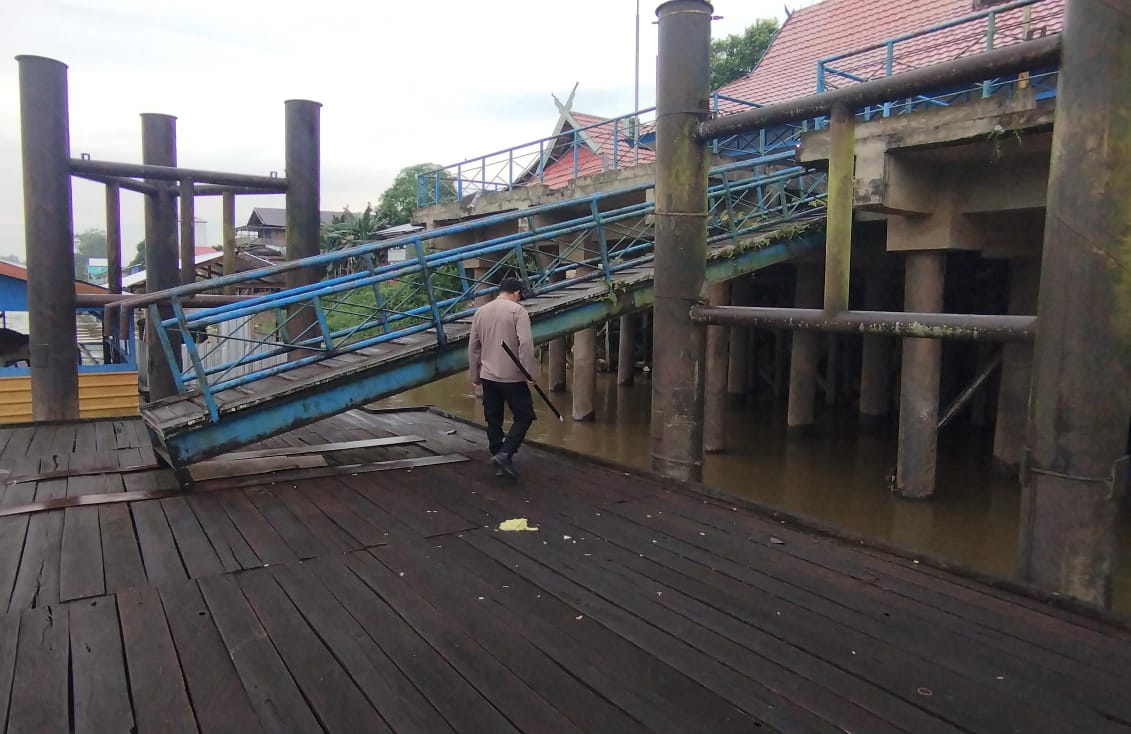 Piket Polsek Bulik Cek debit air di Kelurahan Nanga Bulik