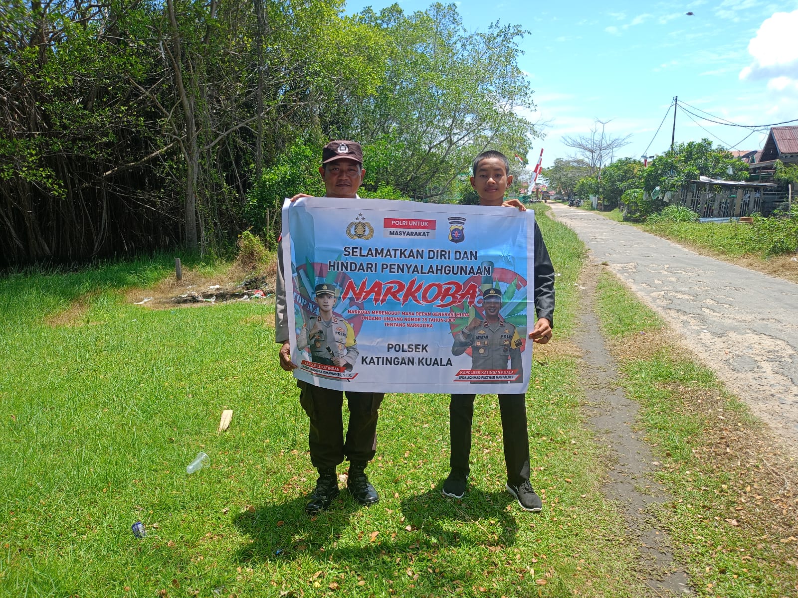 Sampaikan pesan Kamtibmas, Bhabinkamtibmas Polsek Katingan Kuala sambangi Warga.