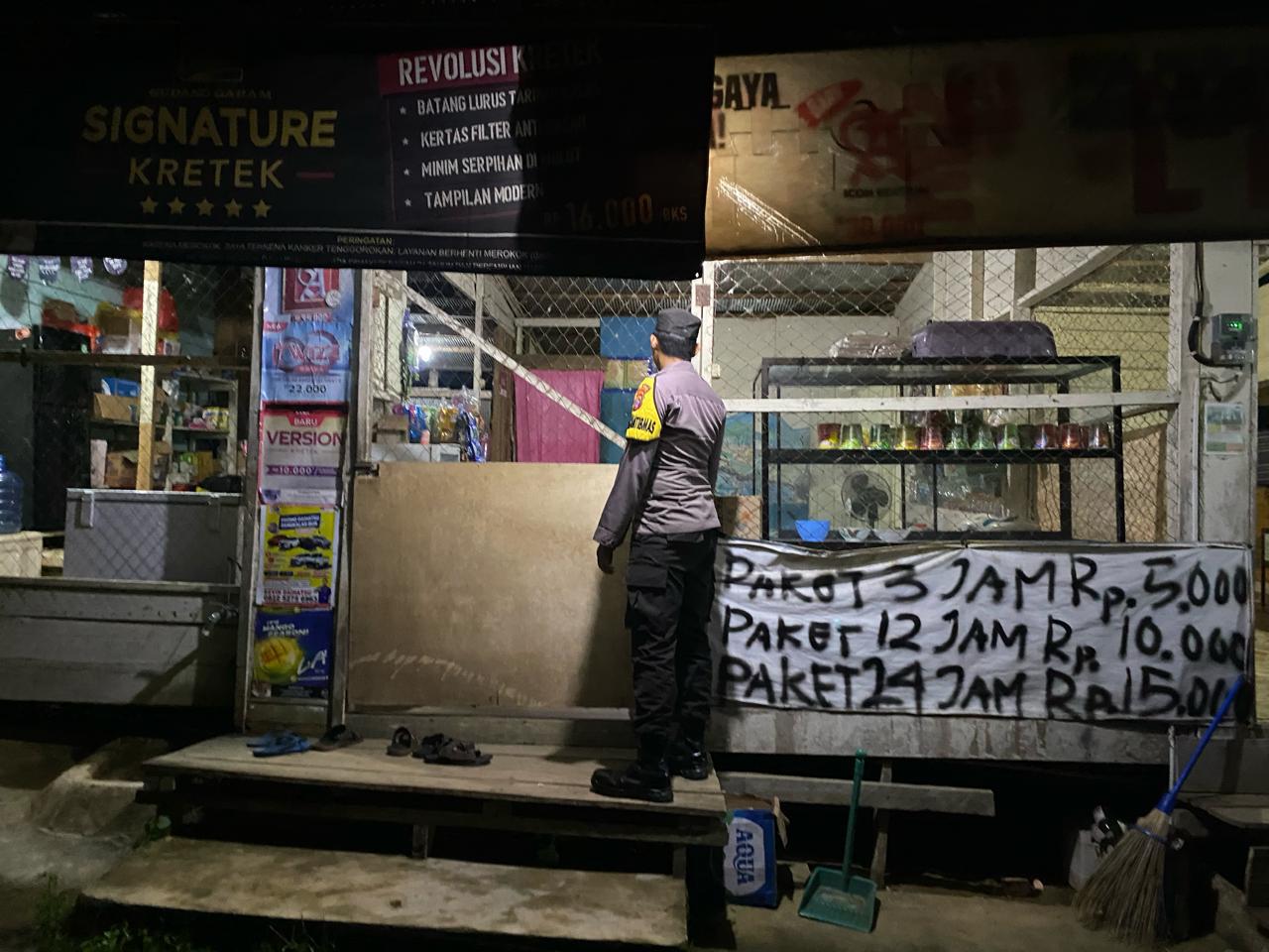 Piket Polsek Sambangi dan Silaturahmi Ke Pedagang