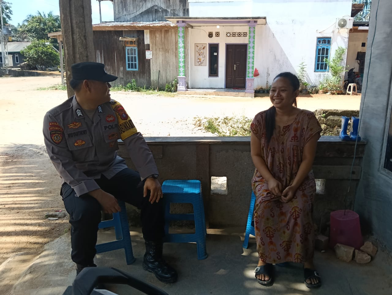 Bhabinkamtibmas Sambang ke Rumah Warga