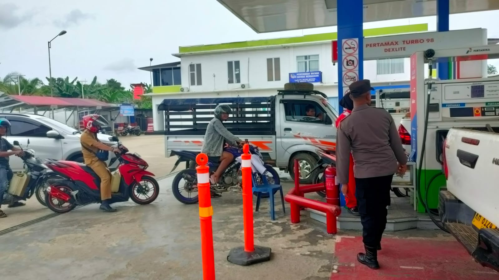 Hindari Ketidakstabilan Situasi di SPBU, Polsek Teweh Tengah Laksanakan Patroli Ke SPBU di Wilayah Hukum Teweh Tengah