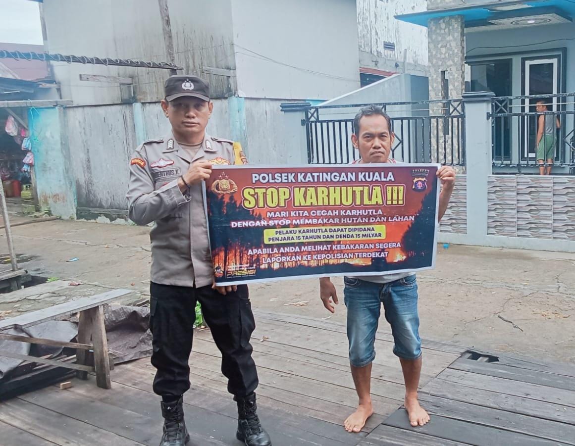 Bhabinkamtibmas Desa Kampung Tengah Sampaikan Himbauan tentang Karhutla Kepada petani