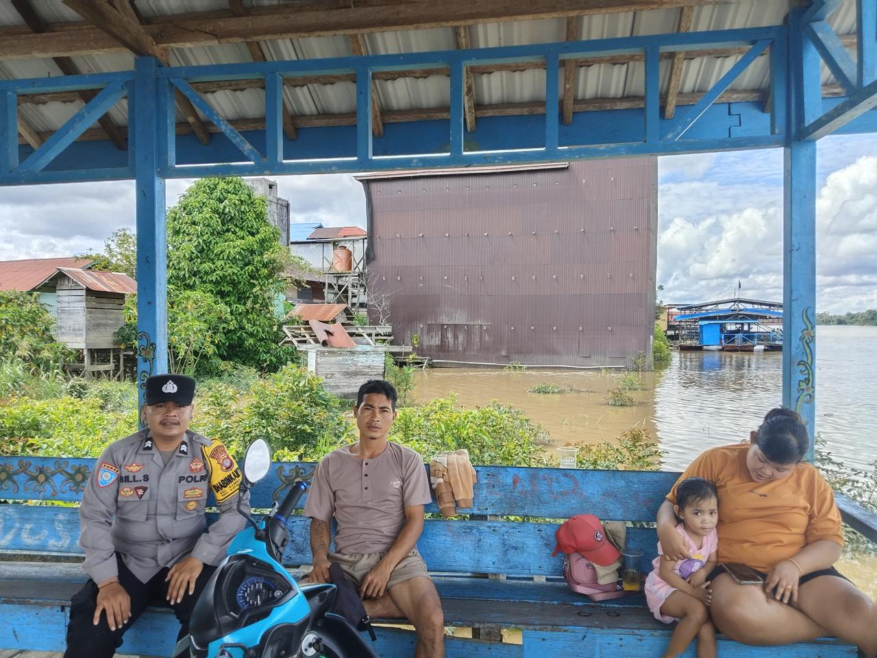 Perkuat Kamtibmas, Polsek Katingan Tengah Sambangi Warga