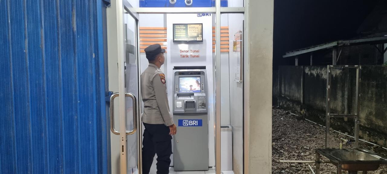 Piket Polsek Patroli dimalam hari ke Perbankan Atm