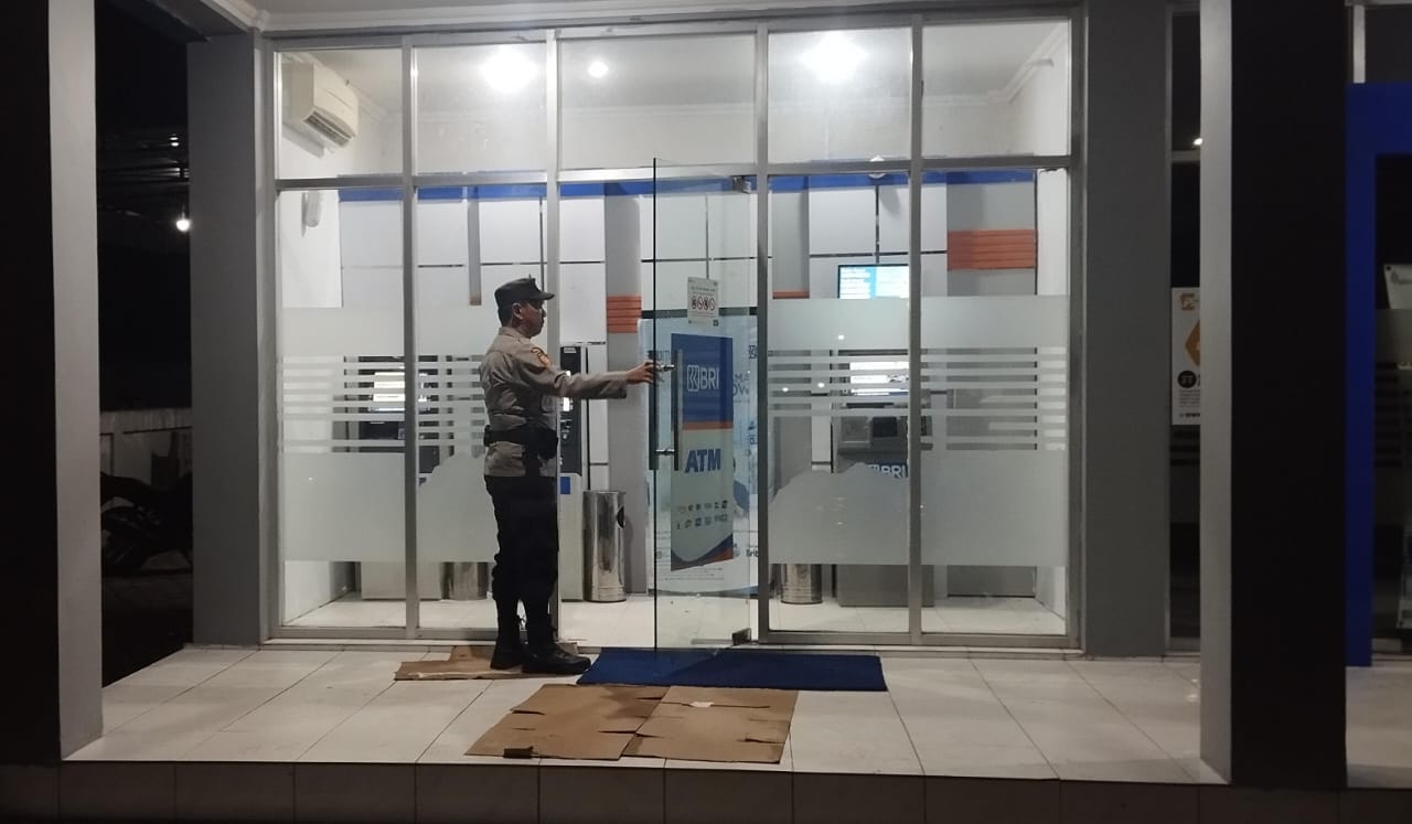 Piket Malam Polsek Bulik Patroli ke Perbankan (ATM) diwilkum Polsek Bulik