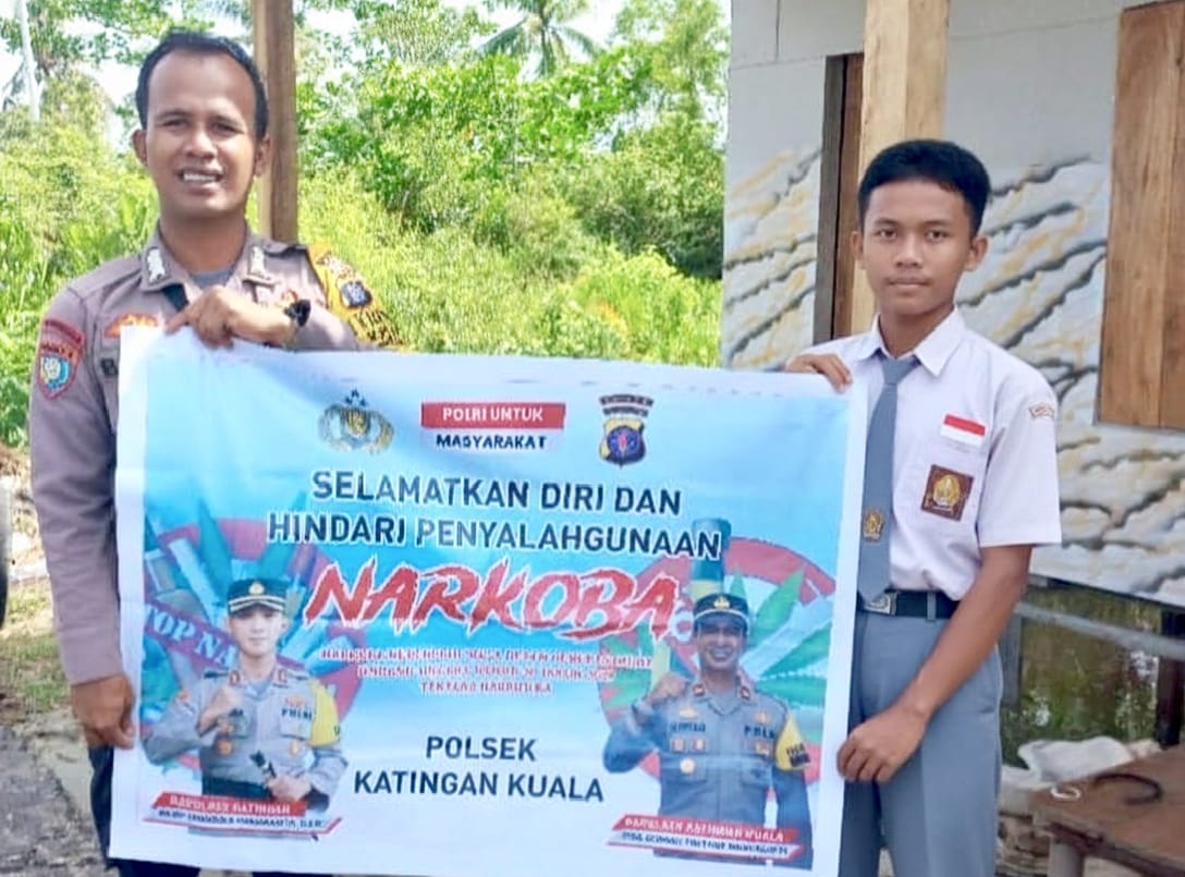 Sampaikan pesan Kamtibmas, Bhabinkamtibmas Polsek Katingan Kuala sambangi Warga.