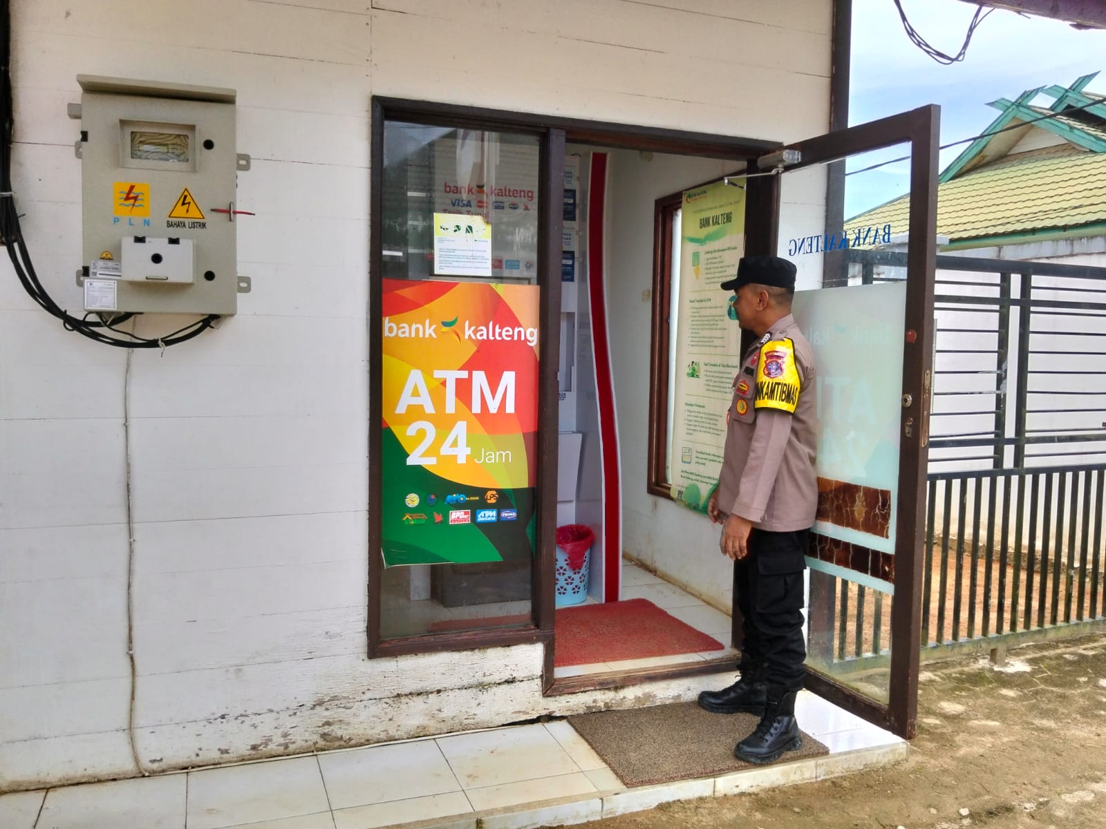 Dalam Rangka Mendukung Program Pemerintah, Bhabinkamtibmas Desa Perigi Polsek Mendawai Cek Lokasi Pemanfaatan Lahan Pekarangan Warga