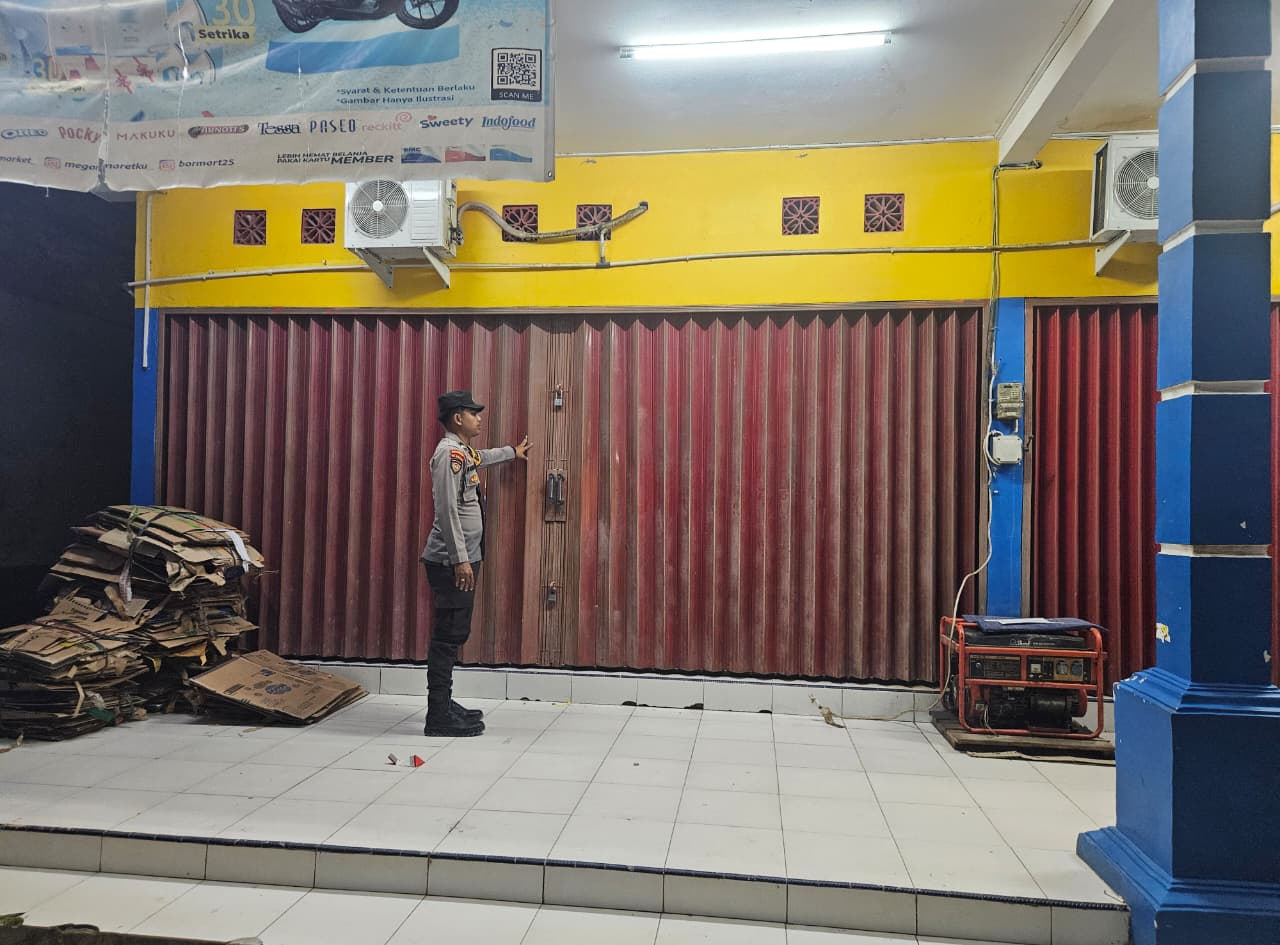 Piket Polsek Patroli kepertokoan diwilkum Polsek Sematu Jaya