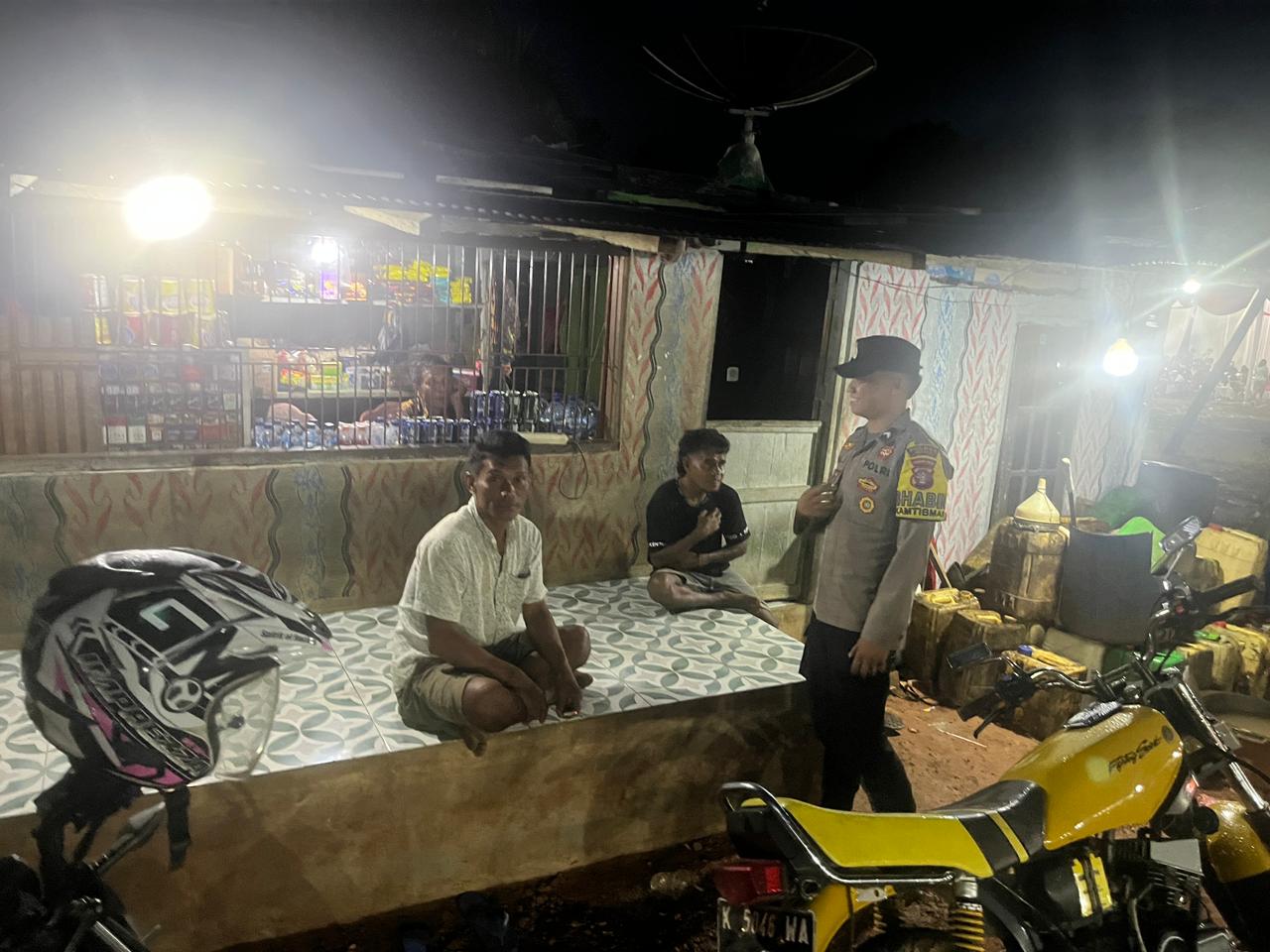 Hadir Di Tengah Masyarakat, Polsek Lamandau Patroli Dialogis Malam Cegah Gangguan Kamtibmas