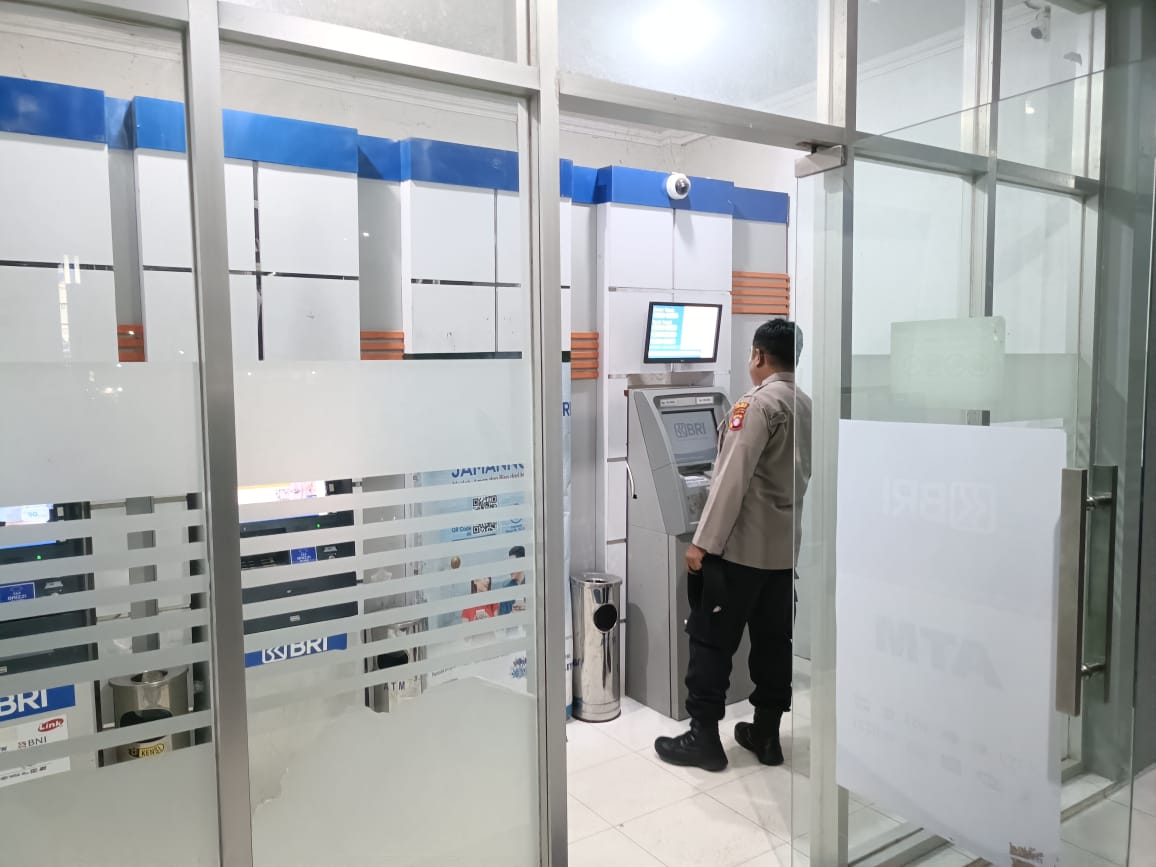 Piket Malam Polsek Bulik Patroli ke Perbankan (ATM) diwilkum Polsek Bulik