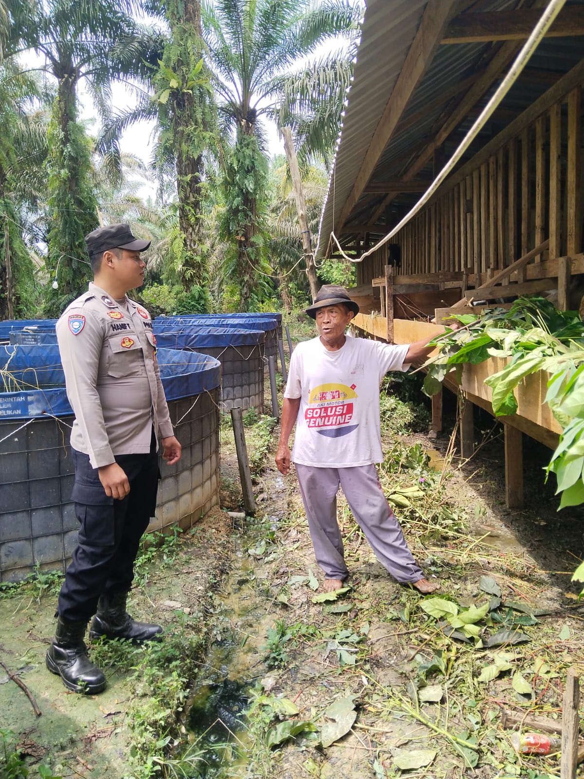 Dukung Ketahanan Pangan, Bhabinkamtibmas Sambangi Peternak Kambing