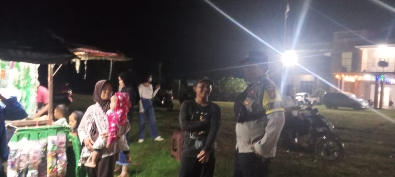 Personel Piket Polsek Lamandau Sambangi Masyarakat, Pererat Silaturahmi dan Sampaikan Pesan Kamtibmas