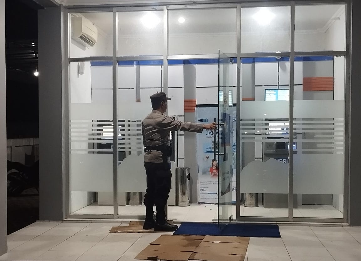 Polsek Bulik Patroli Sambangi Satpam Bank