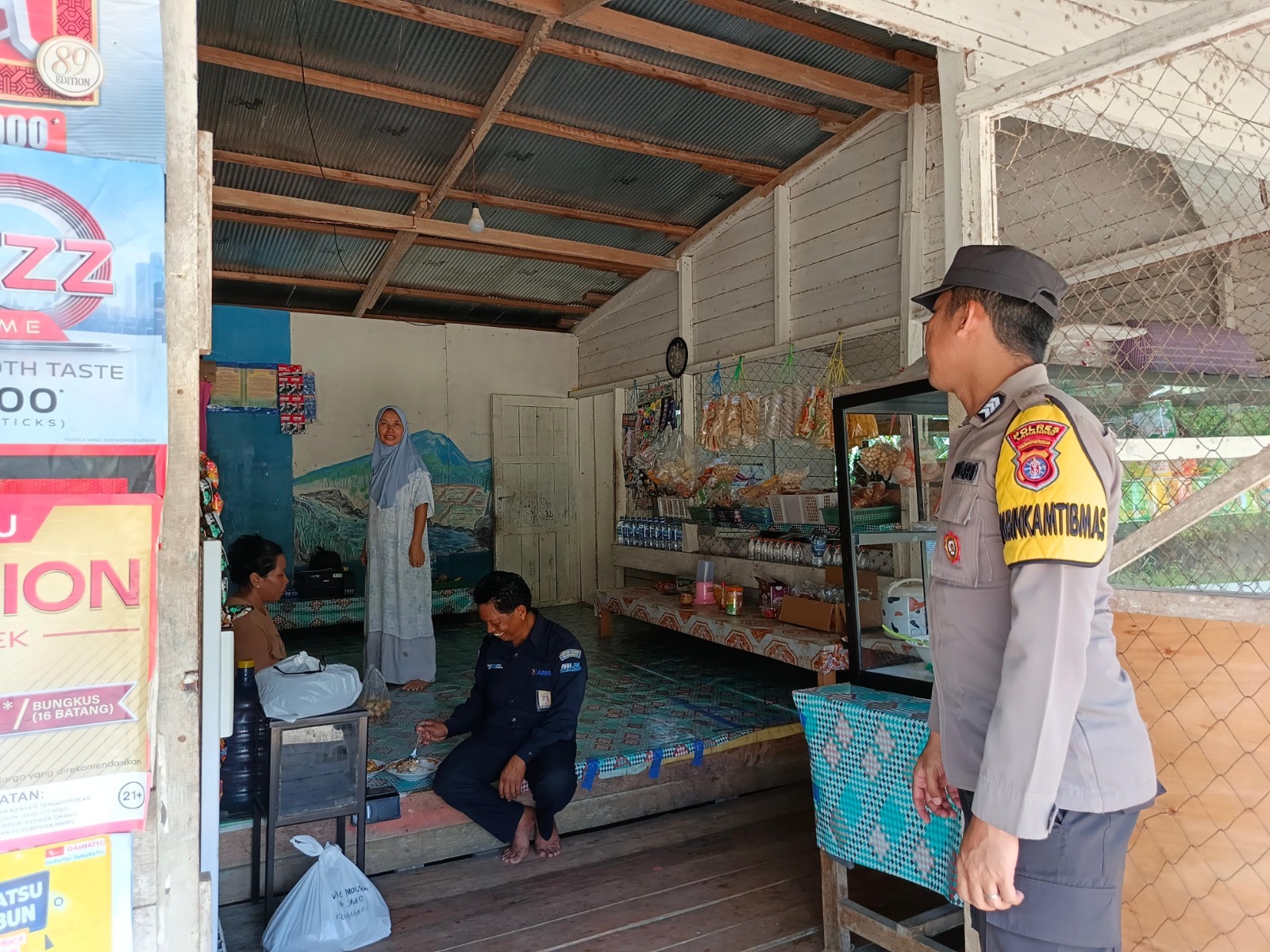 Piket Polsek Delang Silaturahmi Ke Masyarakat