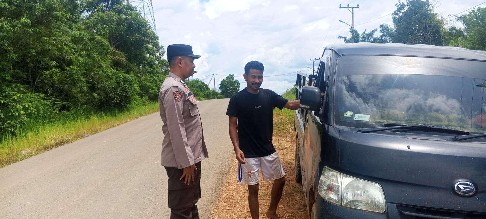 Piket Polsek Lamandau Sambangi Warga, Imbau Pengendara Lebih Berhati-hati di Jalan