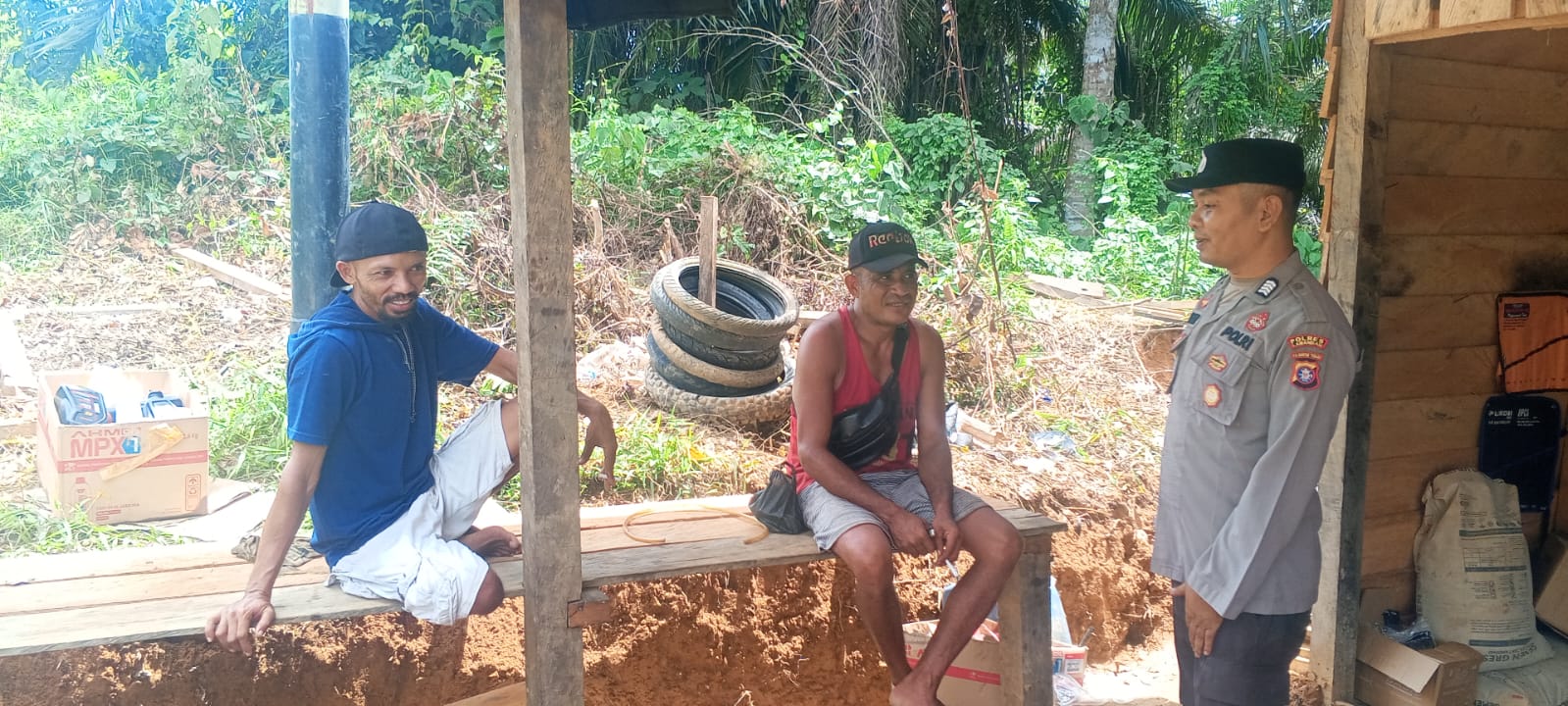 Bhabinkamtibmas Sambang ke Rumah Warga Masyarakat Binaannya