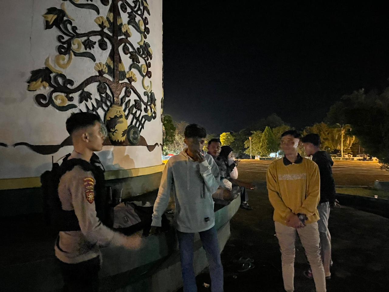 Piket Sat Samapta Polres Lamandau Patroli Malam dan Sambangi Remaja yang Nongkrong untuk Cegah Gangguan Kamtibmas