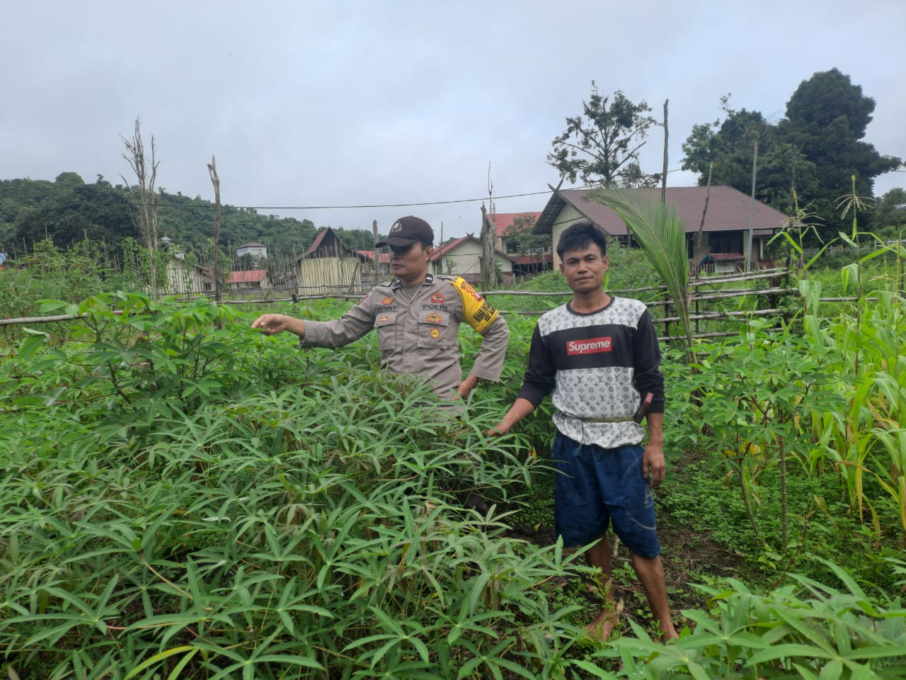 Mendukung Ketahanan Pangan, Personil Polsek Katingan Hulu dan Bukit Raya Cek Lokasi Pemanfaatan Pekarangan Warga.
