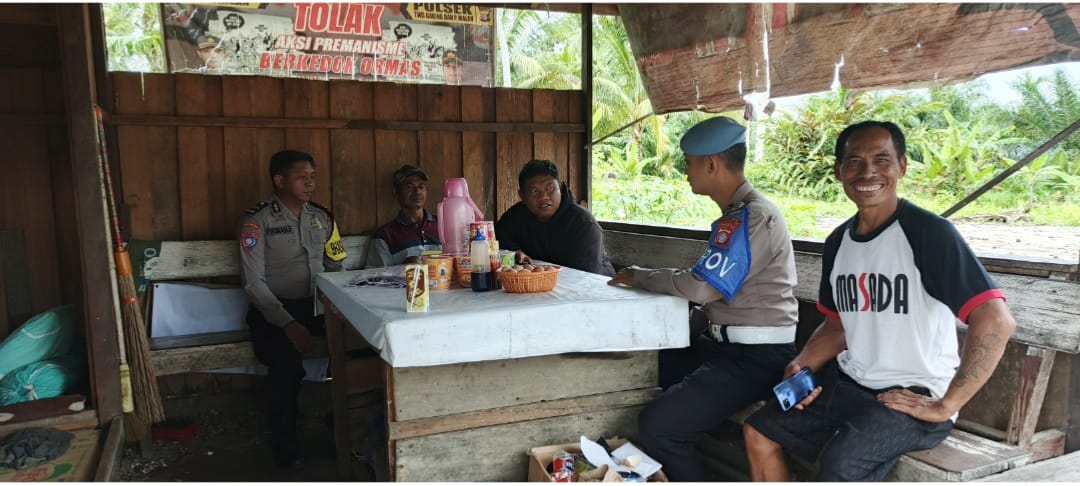 Patroli Dialogis, Polsek Tewang Sangalang Garing dan Pulau Malan Sampaikan Imbauan Kepada Warga.