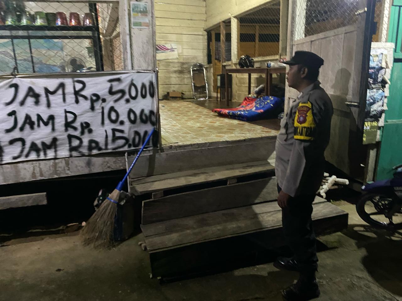 Piket Polsek laksanakan Patroli di Pasar di Wilkum Polsek Delang