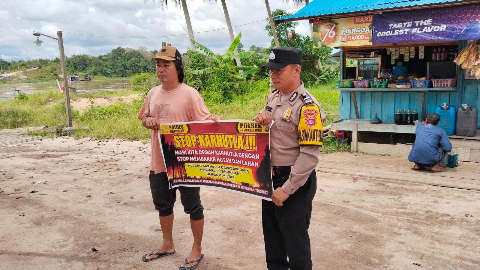 Bhabinkamtibmas Piket Polsek Tws Garing dan Pulau Malan terus sosialisasi Stop Karhutla kpd Masyarakat.