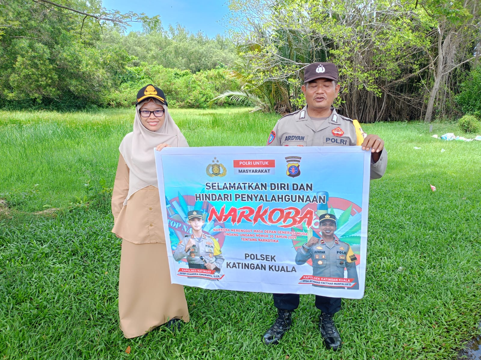 Sampaikan pesan Kamtibmas, Bhabinkamtibmas Polsek Katingan Kuala sambangi Warga.