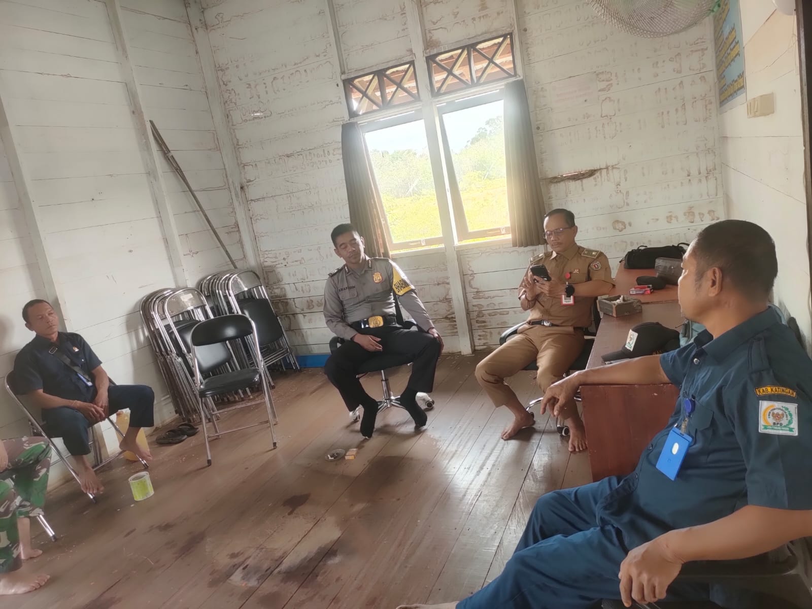 Cooling System Bhabinkamtibmas Polsek Marikit Sambang dan Sosialisasi untuk Wujudkan Situasi Kondusif.