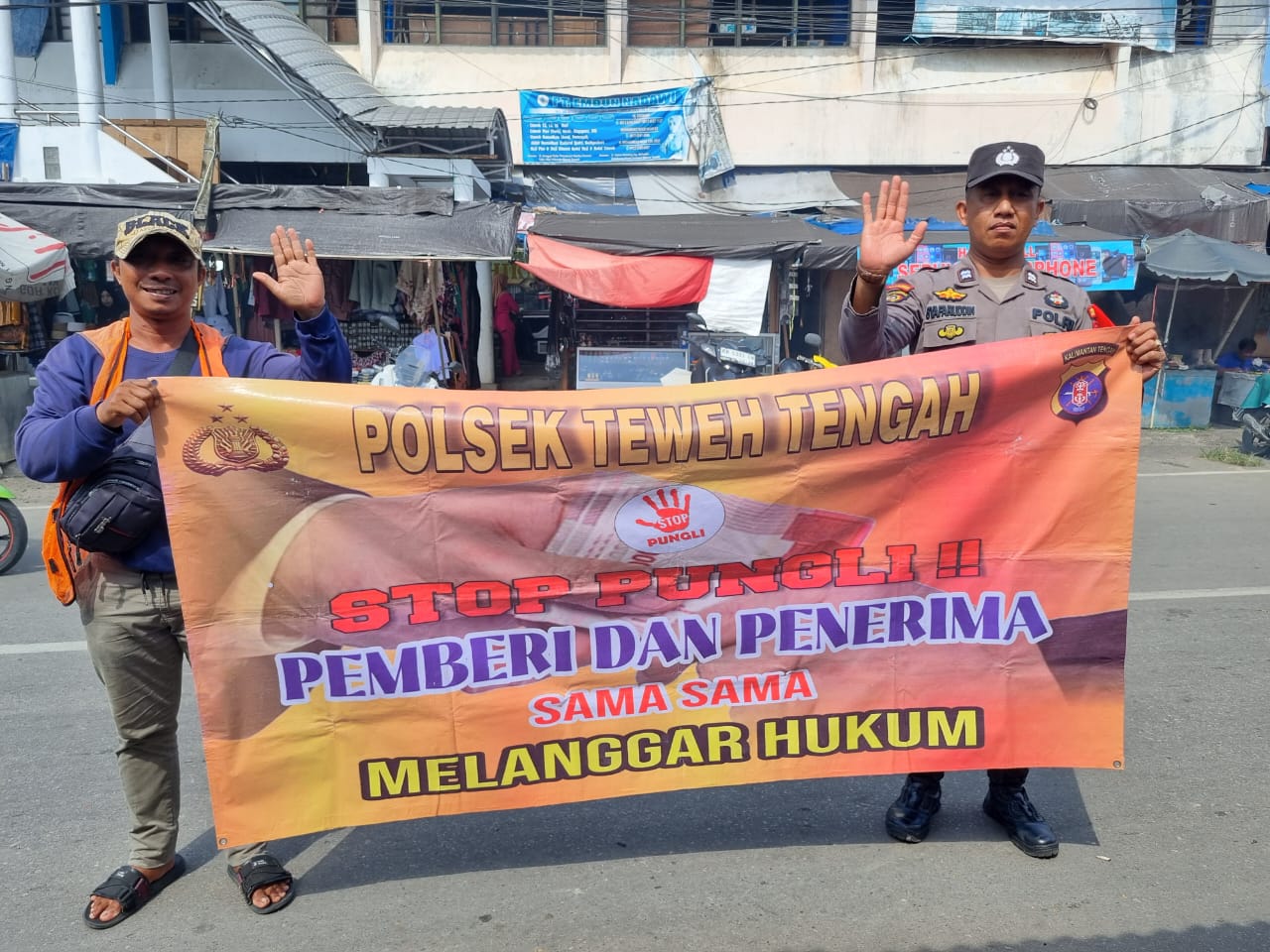 Antisipasi Tindak Pelanggaran Pungli, Personel Polsek Teweh Tengah Himbau Stop Pungli ke Warga