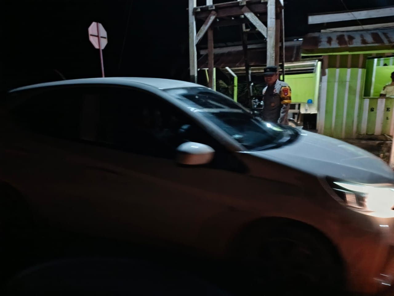 Piket Polsek Lamandau Sambangi Warga, Imbau Pengendara Lebih Berhati-hati di Jalan