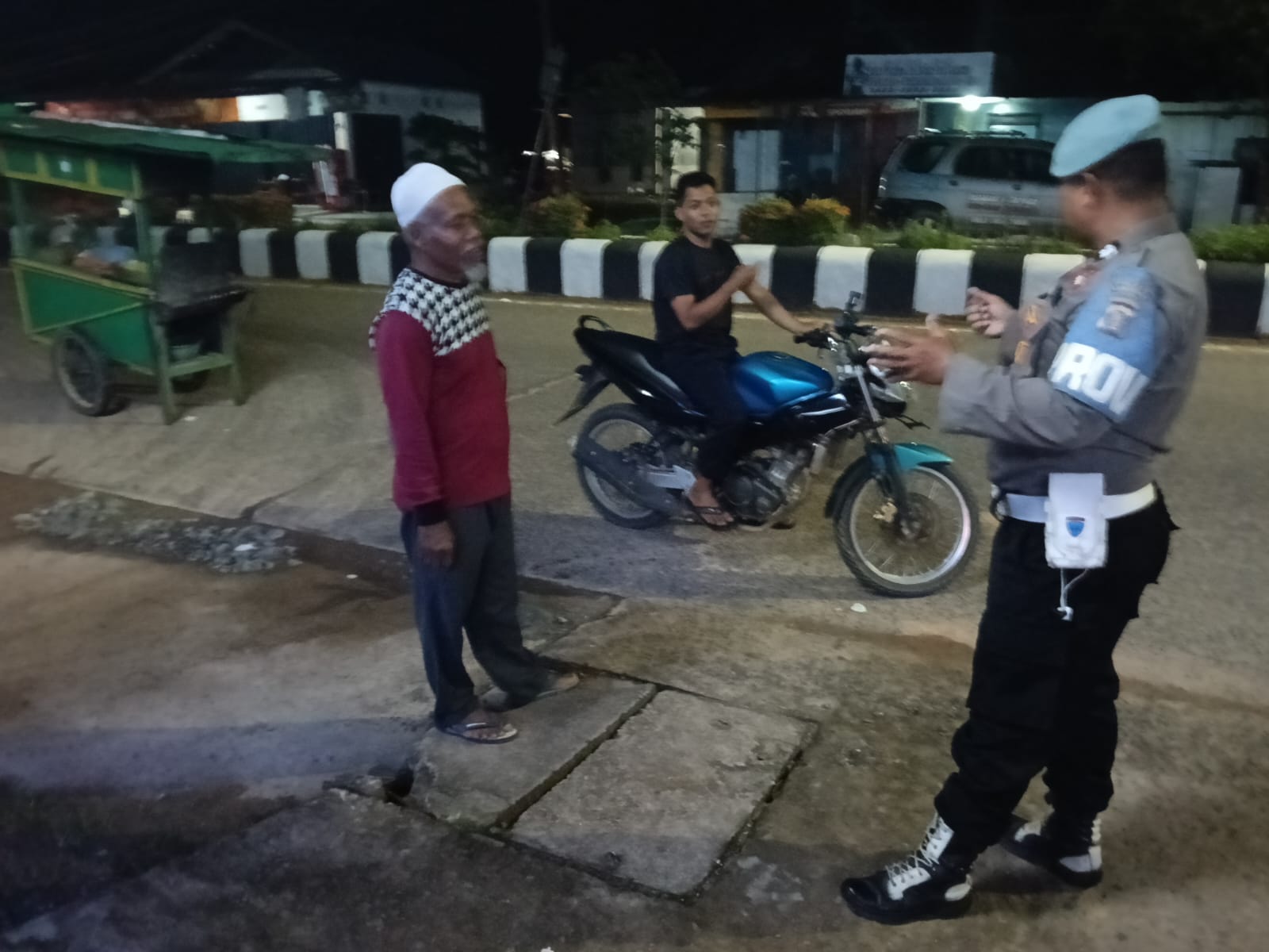 Piket Polsek Bulik melaksanakan sambang dan Silaturahmi kemasyarakat