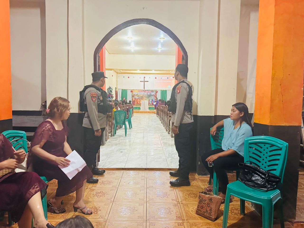Polsek Teweh Timur Amankan Ibadah Natal di Gereja Anugrah GKE Benangin I
