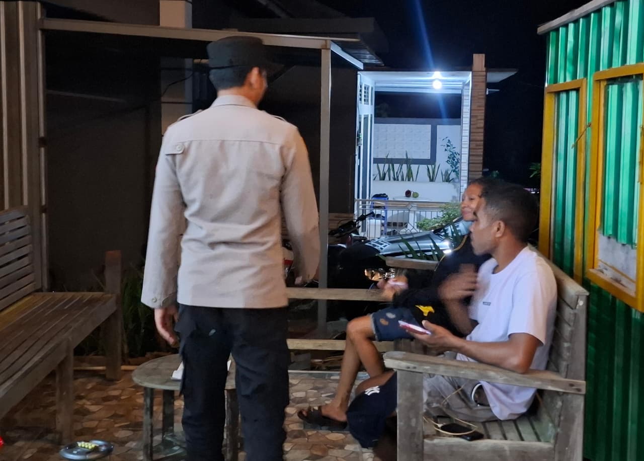 Personil Polsek Sambang kepada Masyarakat