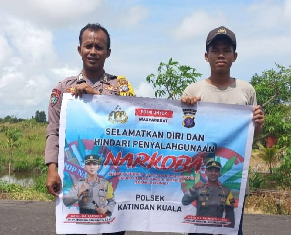 Sampaikan pesan Kamtibmas, Bhabinkamtibmas Polsek Katingan Kuala sambangi Warga.