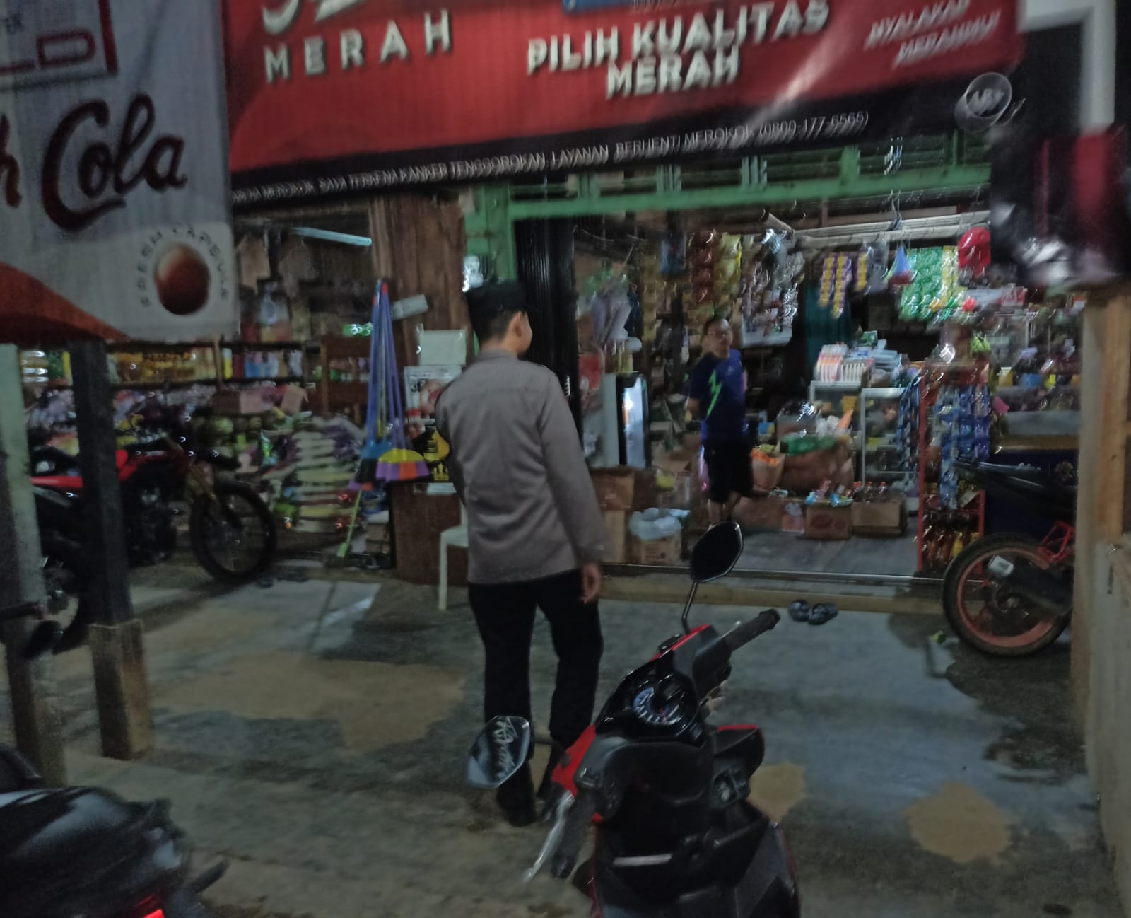 Piket Polsek Delang Silaturahmi Ke Masyarakat