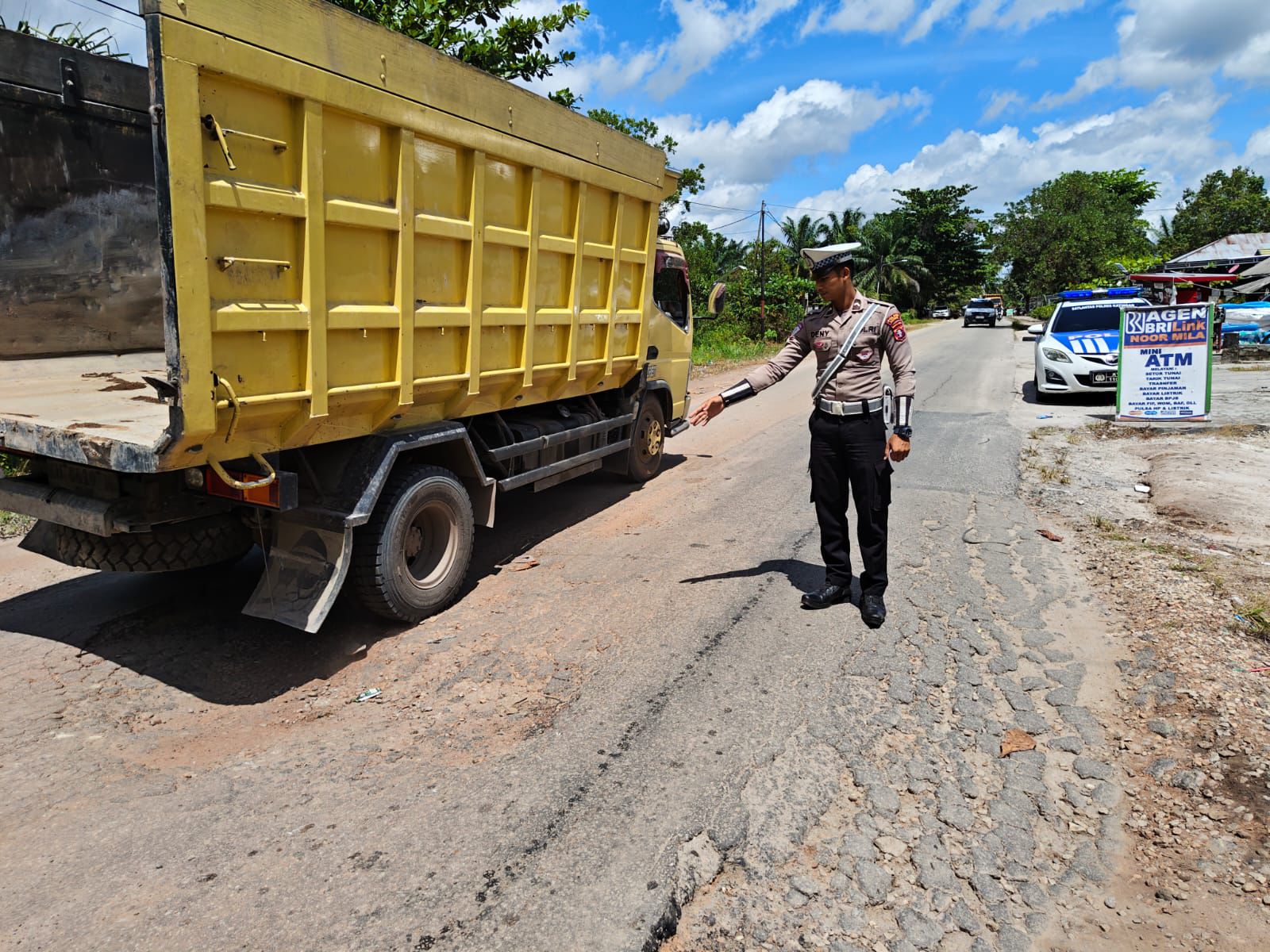 Satlantas Polres Katingan Pasang Spanduk Himbauan Rawan Laka Lantas, Ajak Masyarakat Tertib Berlalu Lintas