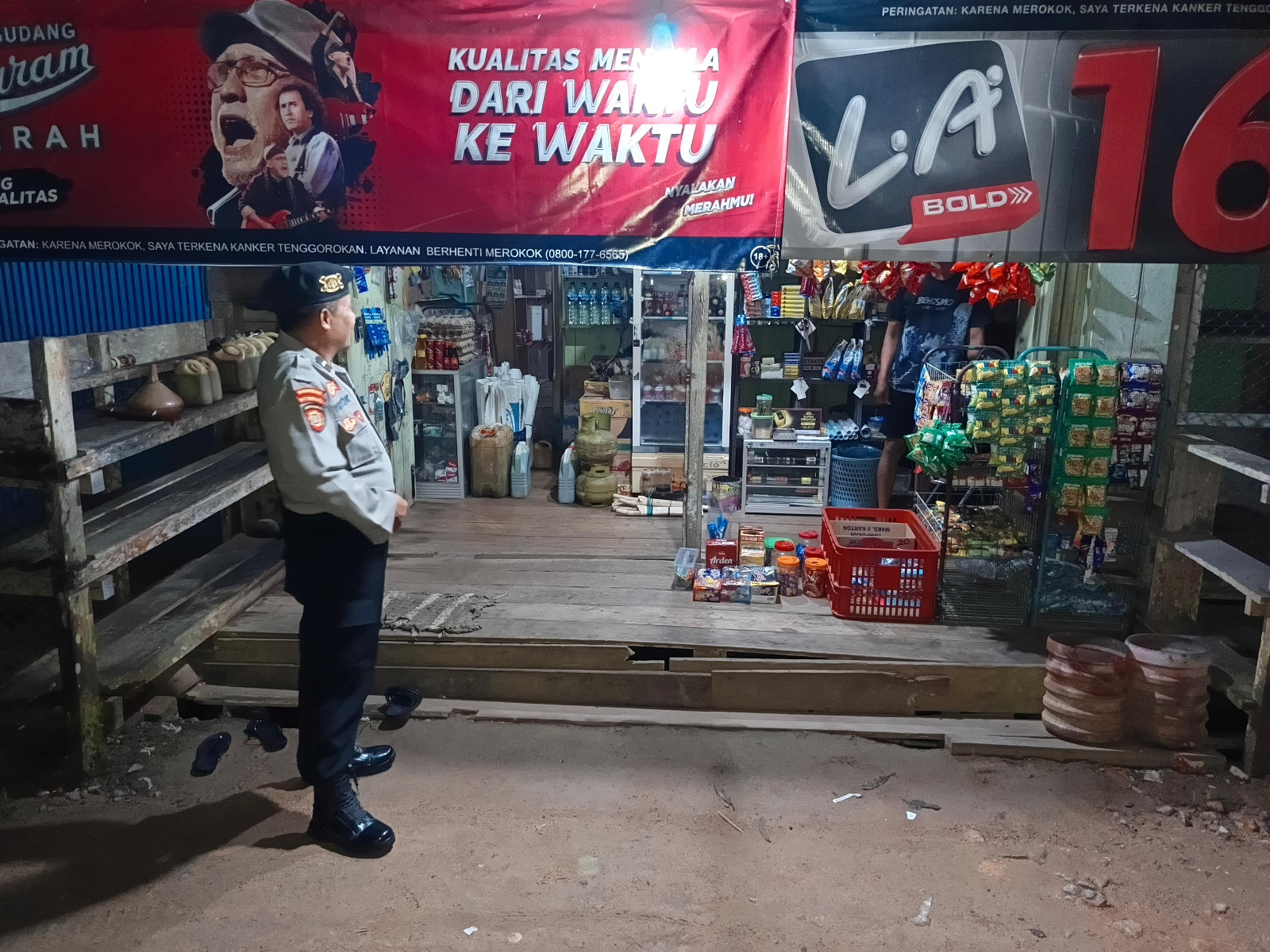 Piket Polsek Delang Silaturahmi Ke Masyarakat